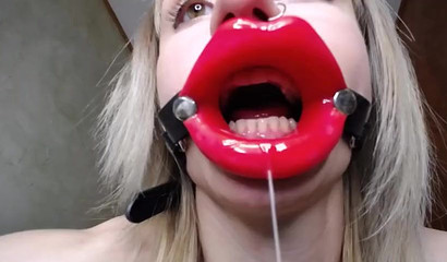 Slutty blonde takes her extremely large dildo and deepthroats it