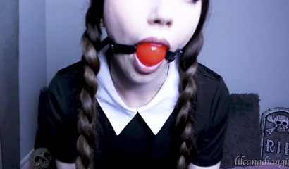 Kinky cosplaying brunette showing off her sucking skills