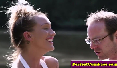 UK slut gives an outdoor blow to the lucky stud