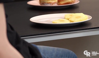 Sexy teen Elin Flame gives her boyfriend a morning rimjob