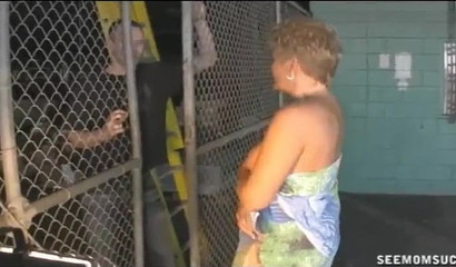 Mature widow Tracy Love blows off a construction worker