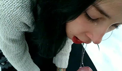 Tattooed nympho Laruna_Mave lying in show while giving head