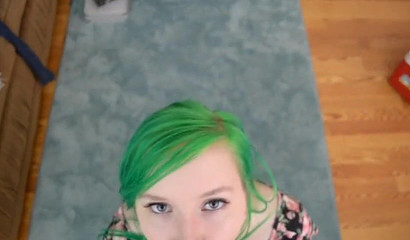 Green-haired amateur teen getting her mouth filled with cum